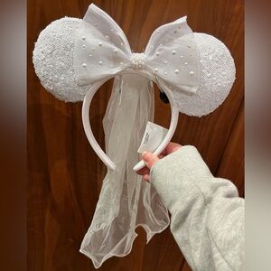 Disney Parks Bride Happily Ever After Veil Pearl Bow Headband NEW
